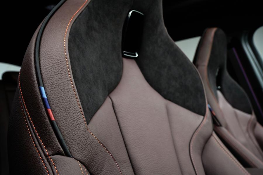 Детали интерьера BMW X2 xDrive20i (M Mesh Edition) 2020 года  (фото 13 из 24)